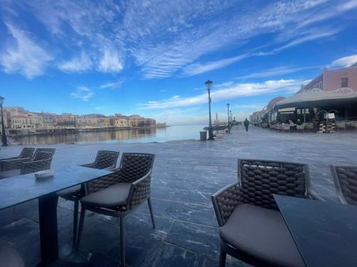 AIOLOS Chania center luxury apartment near the garden