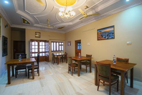 a dining room with tables and chairs and a ceiling at Sudarshan Homestay in Jodhpur