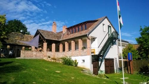 a house with a flag in the yard at Bike Stop Duna in Dunaszentmiklós