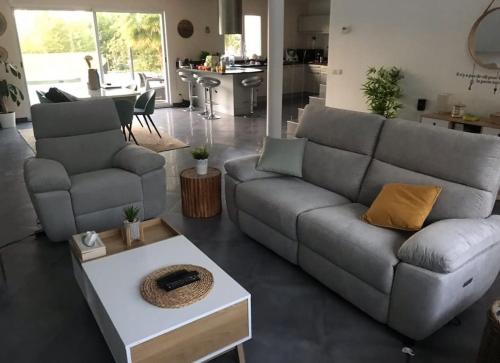 Photo de la galerie de l'établissement Villa moderne avec piscine, à Thorigny-sur-Marne