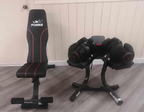 a gym chair and a camera in a room at Parc du Mont-Citadelle in Saint-Honoré-de-Témiscouata