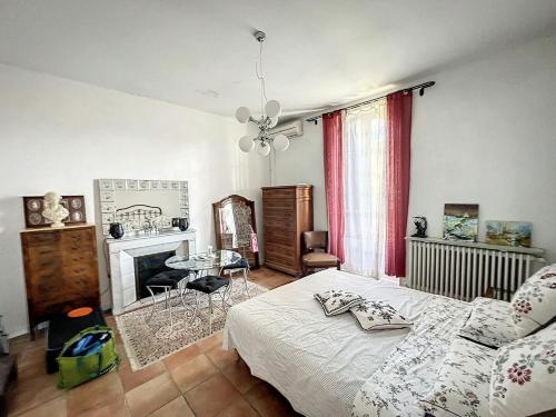 Très belle maison avec jardin à 10min des remparts