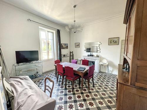 Très belle maison avec jardin à 10min des remparts
