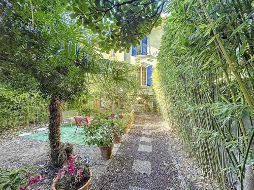 Très belle maison avec jardin à 10min des remparts