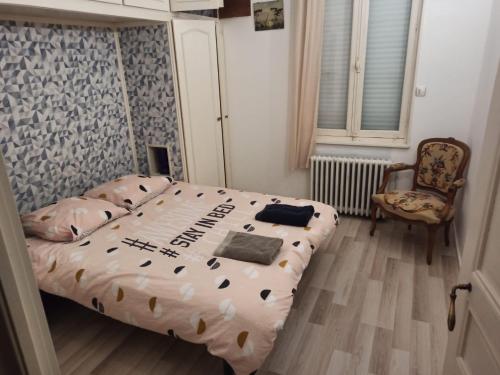 Ένα ή περισσότερα κρεβάτια σε δωμάτιο στο Maison 4 chambres avec jardin