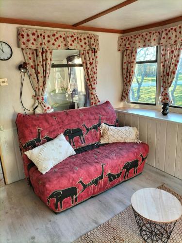 Posezení v ubytování tiny house