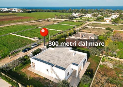 an aerial view of a house with a sign on it at Villa del Mirto a 300mt dalla spiaggia, parcheggio privato, animali ammessi in Torre Santa Sabina
