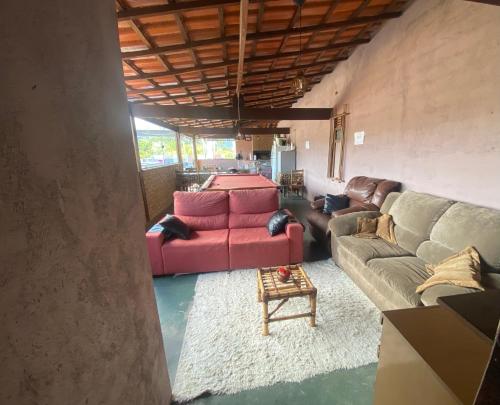 a living room with two couches and a table at Alugo espaço com piscina + Jacuzzi! in Mogi das Cruzes