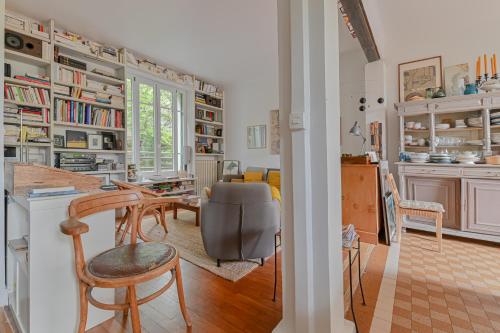 Photo de la galerie de l'établissement Charmante maison de ville proche métro et à 15 minutes du centre de Paris, à Montreuil