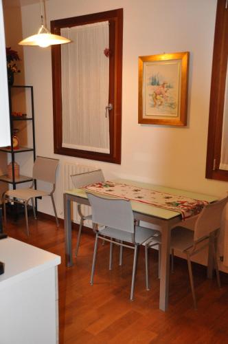 a dining room with a table and chairs at Ex Casa degli Artisti in Montebelluna