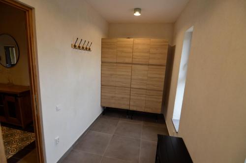 a hallway with a closet in a house at Pensiunea Banffy in Topliţa