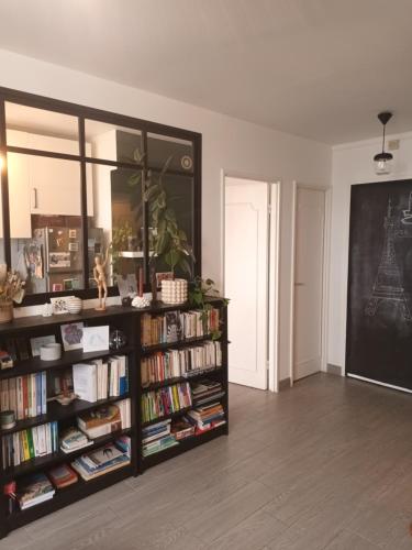 Sunny Flat in Paris