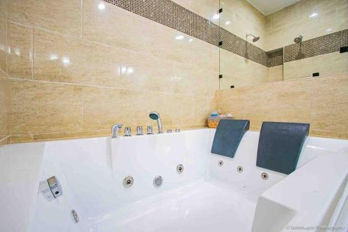a large white bath tub in a bathroom at Cheerful 3-bedroom Residential home with Pool in Mission