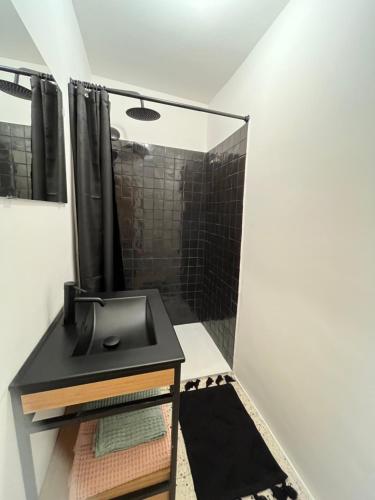 Fotografie z fotogalerie ubytování Maison Emile - Coeur du village - 8 personnes - Clim - Superbe literie v destinaci Leucate