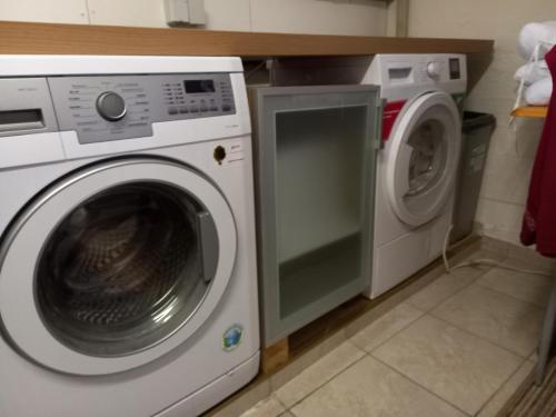 a washing machine and a dryer in a kitchen at Lovely Rita, Studio Kaprun in Kaprun