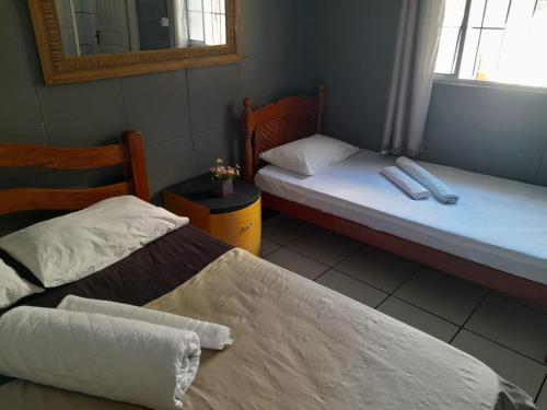 Łóżko lub łóżka w pokoju w obiekcie Pousada Portobello