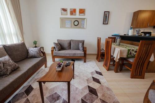 Ruang duduk di Lake Home in Entebbe 1