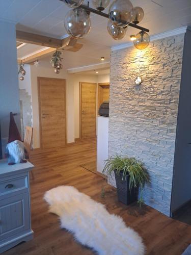 a living room with a stone wall and a rug at DIE AUSZEIT 