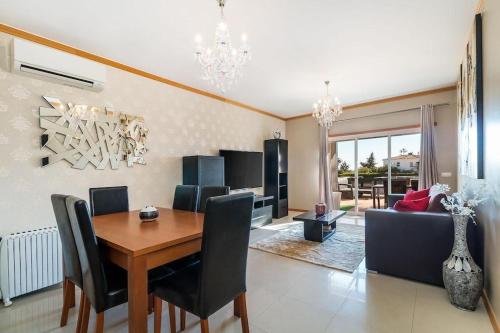 Fantastic Townhouse with Pool and Sea Views
