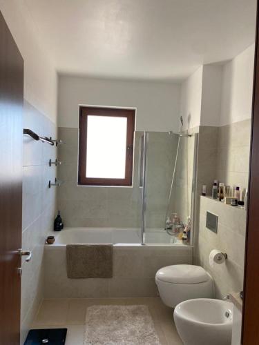 a bathroom with a tub and a toilet and a sink at Centenar Diamond in Ploieşti