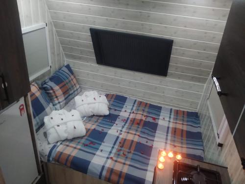 Postel nebo postele na pokoji v ubytování Tak Tak Karavan kiralama hizmeti