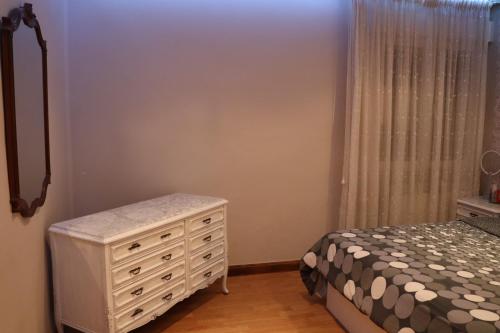 a bedroom with a bed and a dresser and a window at Habitación matrimonial cómoda Av Santa Ana 25 3d in Tudela