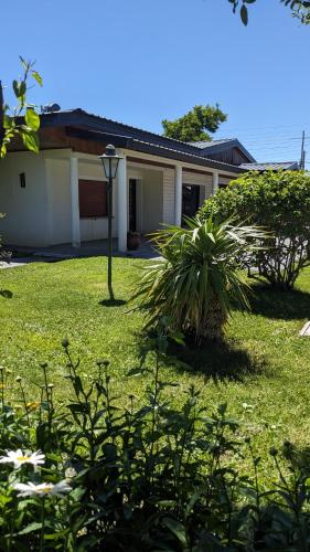 a house with a grass yard with a street light at Casa Pampa in Sarmiento