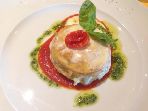 ホテルの敷地内または近くでの食事または食べ物