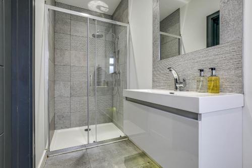 a bathroom with a sink and a shower at Moselle House in Biggin Hill