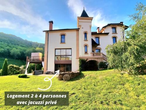 Gallery image of Dépendance du château avec jacuzzi privé in Yzeron