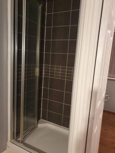 a shower with a glass door in a bathroom at Home near Rugby Station for contractors and Work Commuters, 5 bedroom, Free Parking & Garden in Newbold on Avon