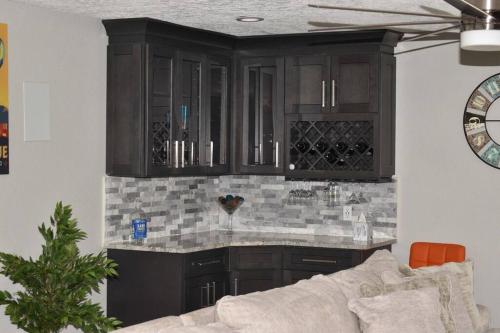 Η κουζίνα ή μικρή κουζίνα στο Relaxing 4 Bedroom with Pool and Hot Tub