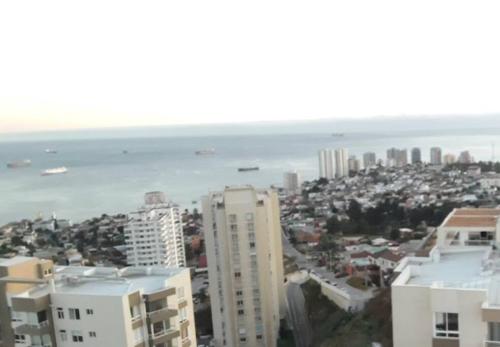 Departamento Verano, Vista Al Mar في فينيا ديل مار: اطلالة جوية على المدينة والمحيط