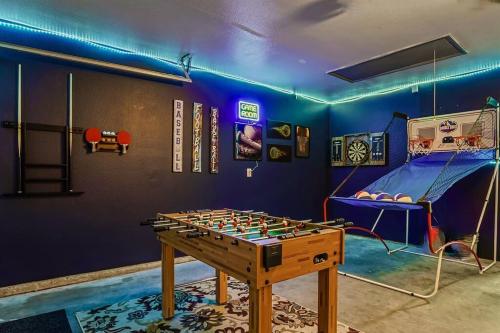 a room with a game table and a bed at Ponderosa in McCall