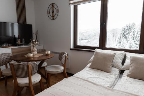 TV a/nebo společenská místnost v ubytování Glečer Kop, Apartment A14, FREE Parking Garage