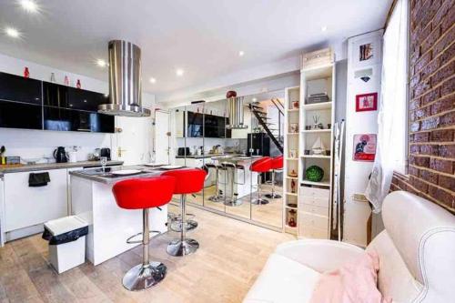 Nhà bếp/bếp nhỏ tại Duplex 45m2 -Zac L’Oreal - Palais de Justice Paris