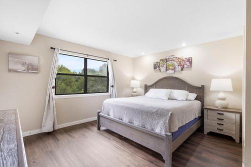 Voodi või voodid majutusasutuse Branson Getaway, Pools, Hot Tub & Lake Access toas