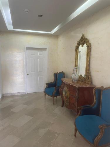 Gallery image of Habitación Frente a la Bahia con baño privado in Panama City