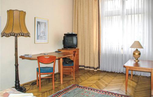 Beautiful Apartment In Wien With Wifi TV 또는 엔터테인먼트 센터