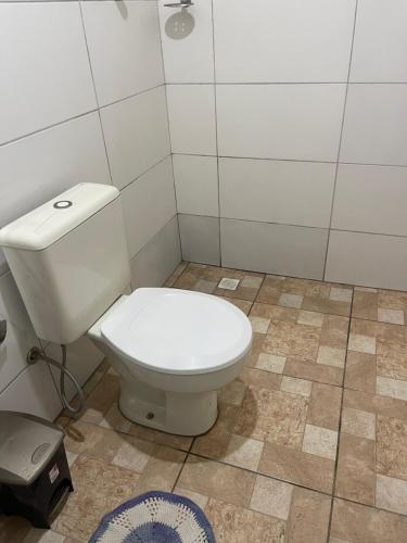 Koupelna v ubytování KITNET cosntruçao quase já finalizada