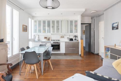 Virtuvė arba virtuvėlė apgyvendinimo įstaigoje Comfortable F4 near Petit-Montrouge