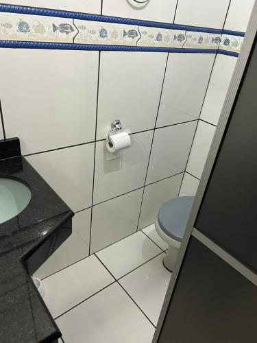 a bathroom with a blue toilet and a sink at casa familiar da gilvana in São Gabriel