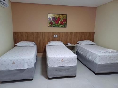 Uma cama ou camas num quarto em Premium Hotel