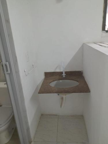 A bathroom at Loft em Jacarepaguá