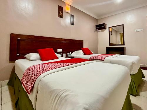 Кровать или кровати в номере Kampar Times Inn Hotel