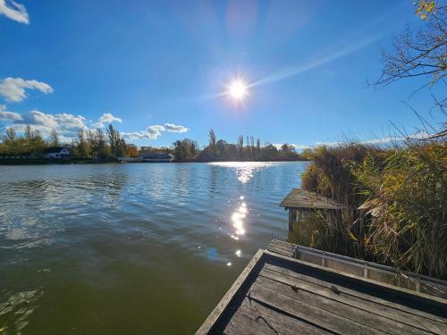a view of a river with the sun in the sky at Anna-Lak in Dunapataj