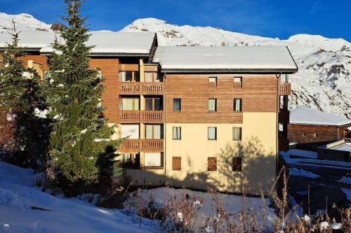 Joli appart 4 personnes au pied des pistes balcon a l'hivern