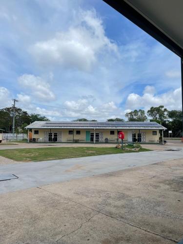 a large white building with a red stop sign at The Park Motel in Charters Towers