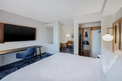 Letto o letti in una camera di Fairfield Inn & Suites by Marriott Greenwood