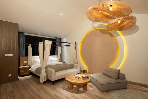 a hotel room with a bed and a couch and a table at Dali Beauty Seaview B&B in Dali